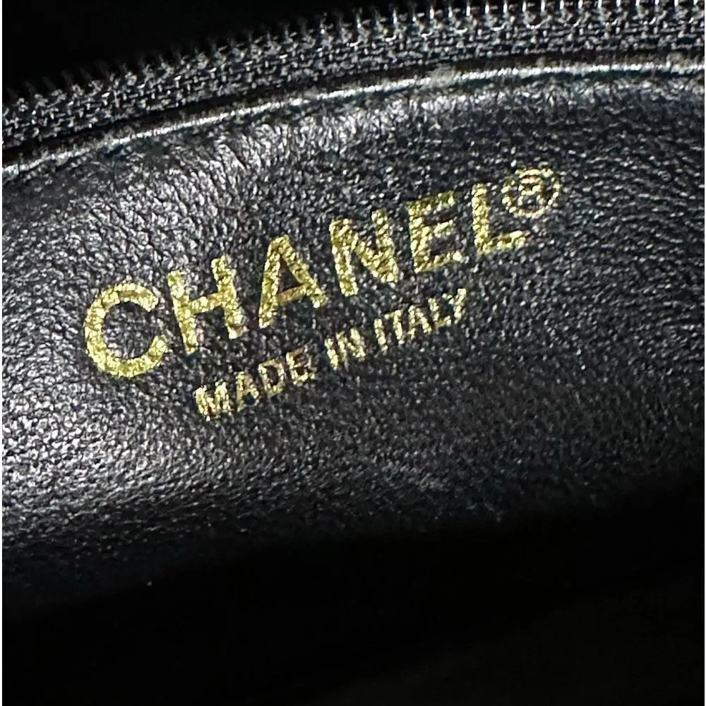 💯Authentic Chanel Cream & Black Patent Leather & Knit Quilted Bowler Bag🍀